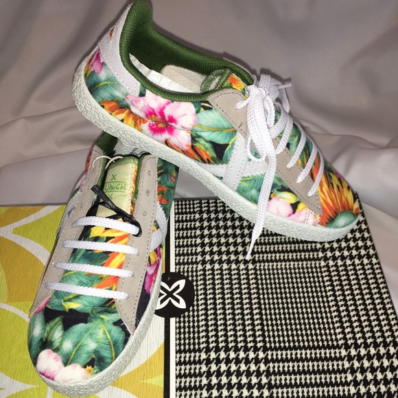 Munich Sneakers 👟 - Picture 6 of 8